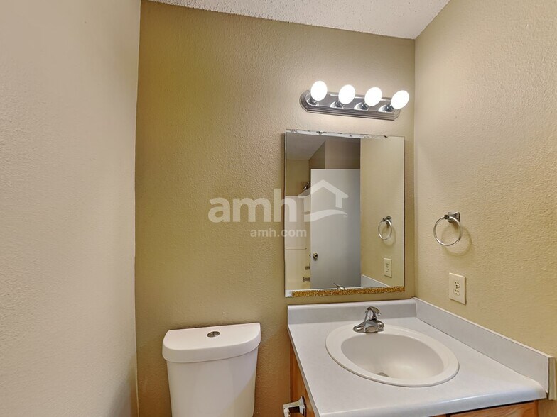 Building Photo - 7650 Scatter Woods Ln