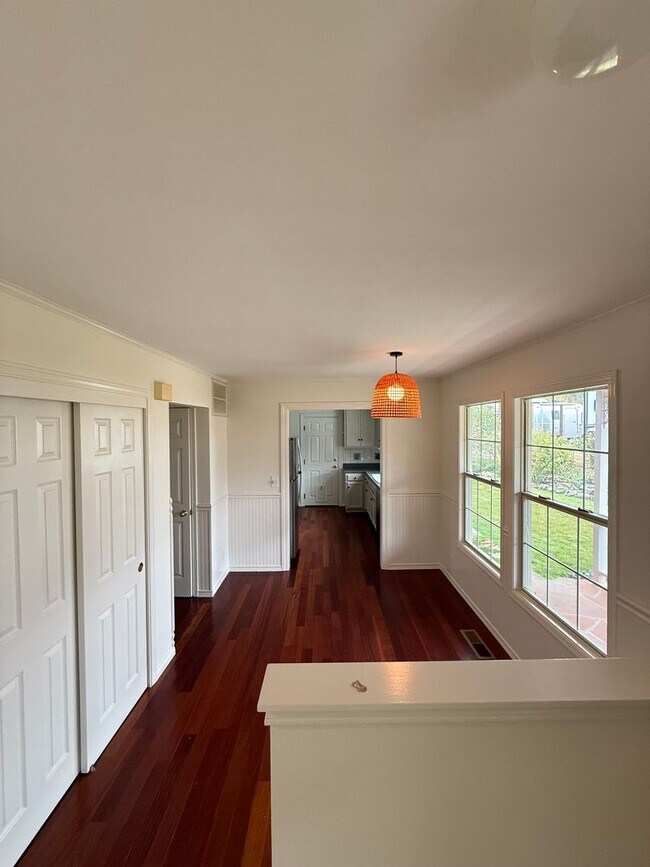 Building Photo - Experience the perfect blend of comfort, s...