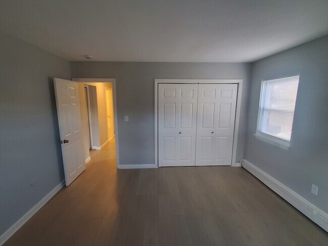 Building Photo - 215 Pearl St