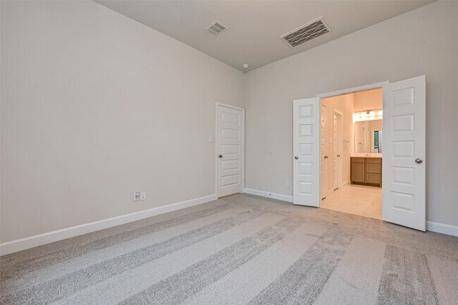 Building Photo - 308 Mullins Ct
