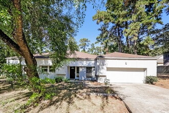 Building Photo - 15470 Carmel Dr