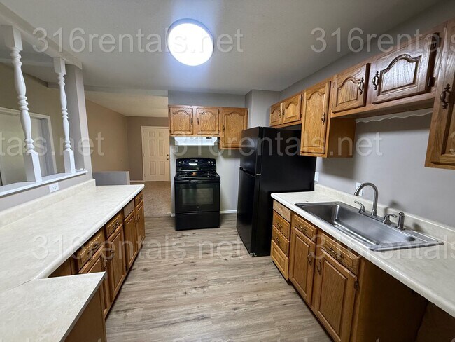 Building Photo - $1400 - 3 bedroom / 1 bathroom - Single Family Home