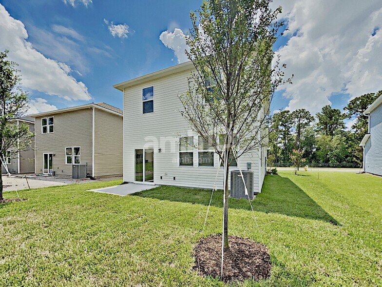 Building Photo - 8595 Highfield Ave