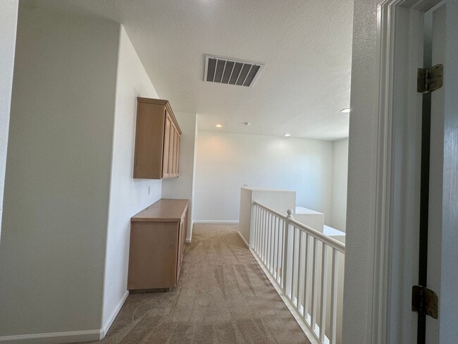 Building Photo - 5781 E Kaviland Ave