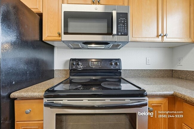 Building Photo - 6666 Beadnell Way