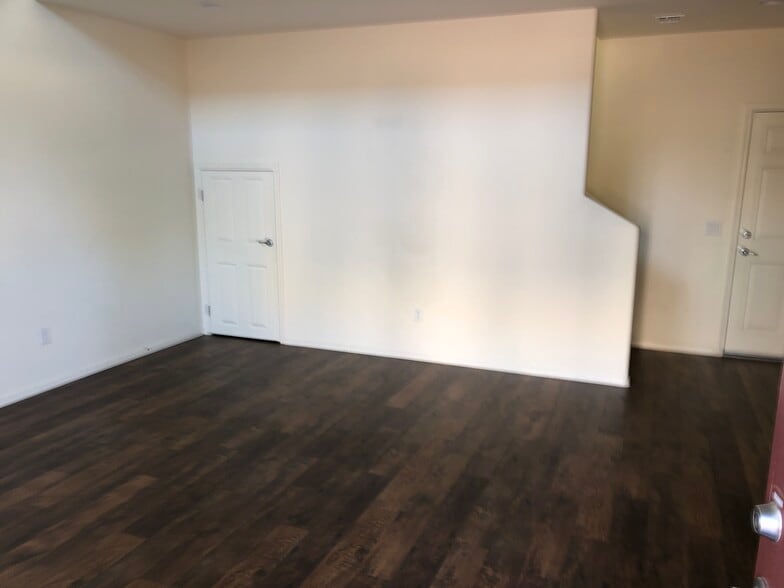 lost of storage! - 4154 N Thurston Ln