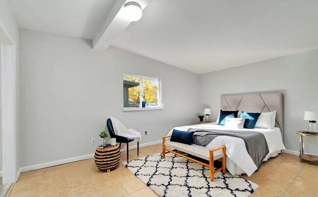 Building Photo - 621 W Prospect Rd