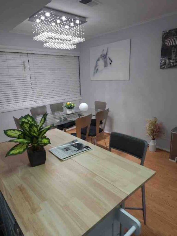 Building Photo - 8012 Valley Manor Rd