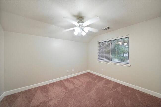 Building Photo - 6 Valewood Pl