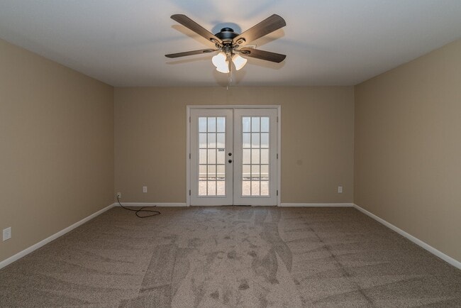 Building Photo - 495 Longmeadow Dr