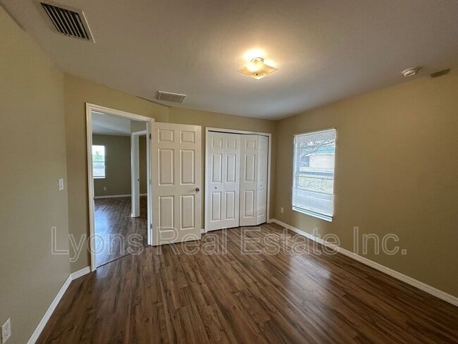 Building Photo - 1125 Gilbert Ave S