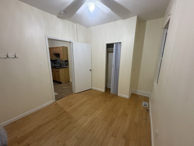 Building Photo - 413 Georges Pl