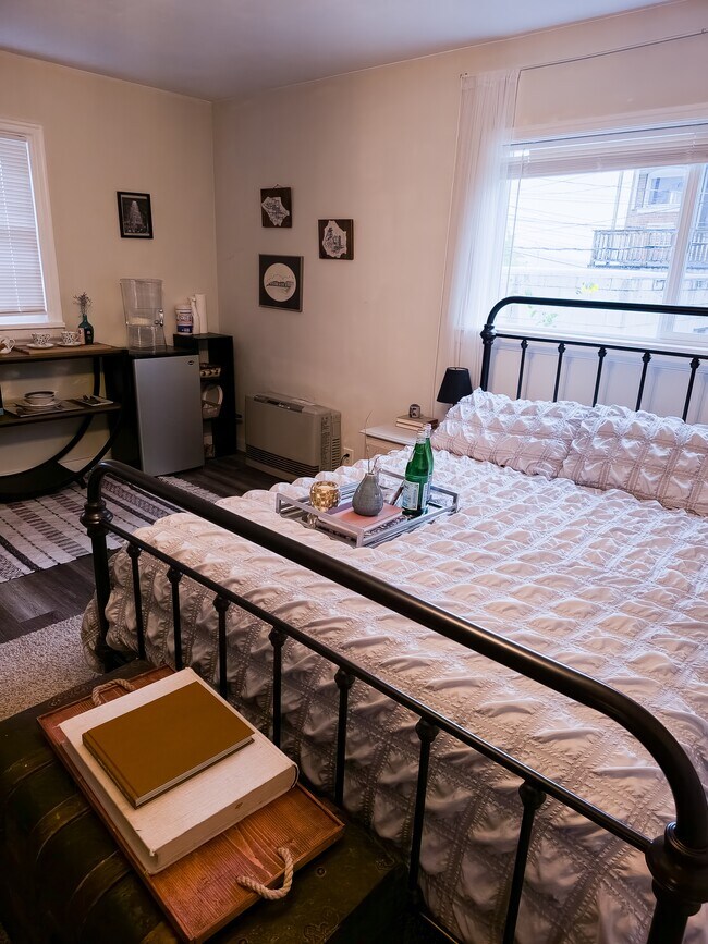 Building Photo - 218 S Jackson St