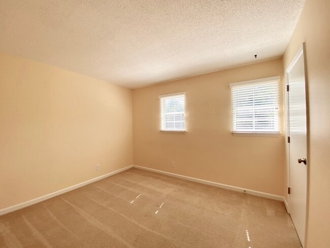 Building Photo - 2126 Alpine Rd