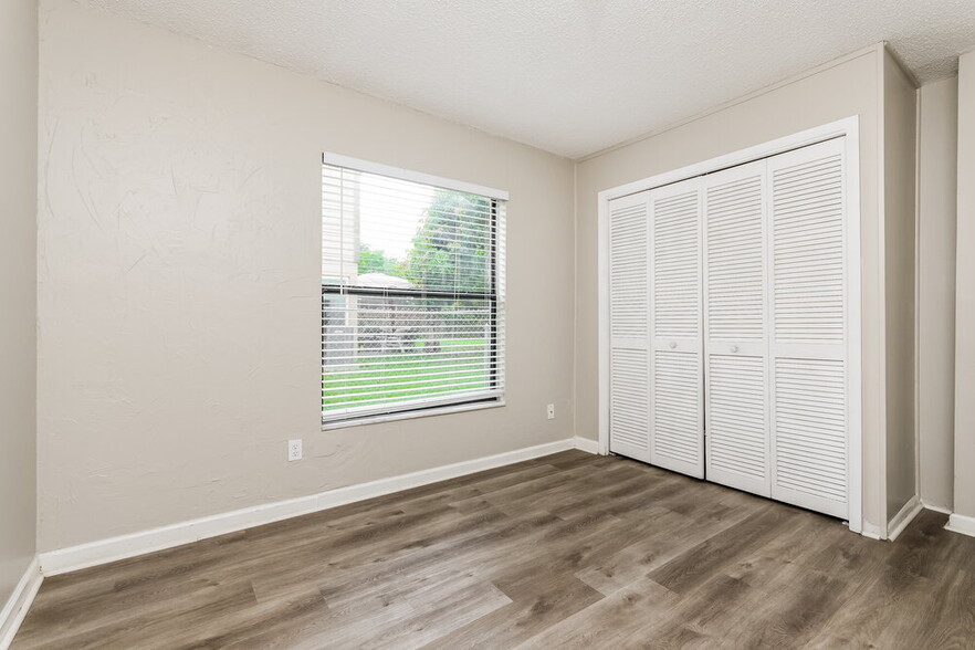 Building Photo - 1418 Mona Dr