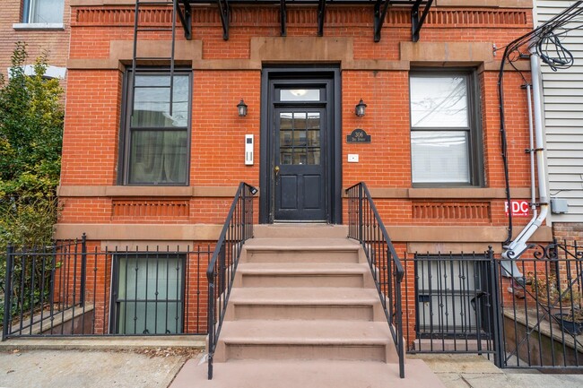Building Photo - 306 2nd St