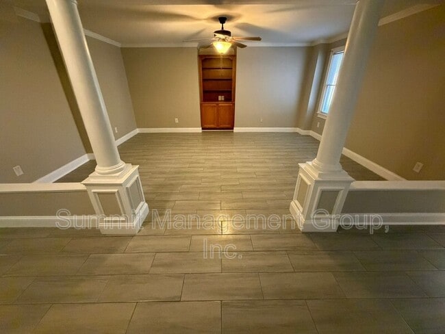 Building Photo - 2405 Twin Creek Ct SW