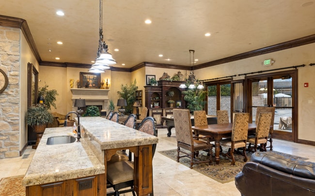 Building Photo - Italian Villages | 3-Bedroom Naples