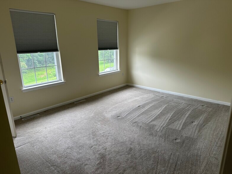Building Photo - 635 Rockwood Dr