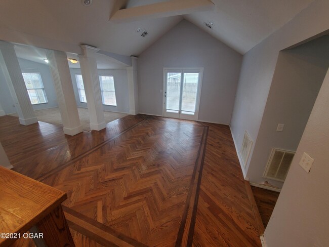 Building Photo - 519 Webb St