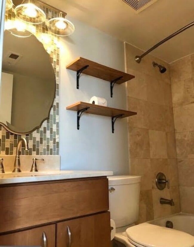 Building Photo - 420 16th St SE