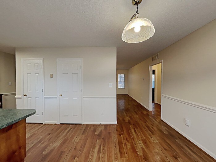 Building Photo - 315 Honeywood Ln
