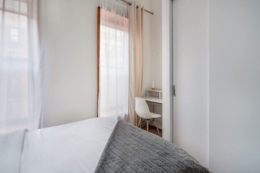 Building Photo - 317 E 78th St