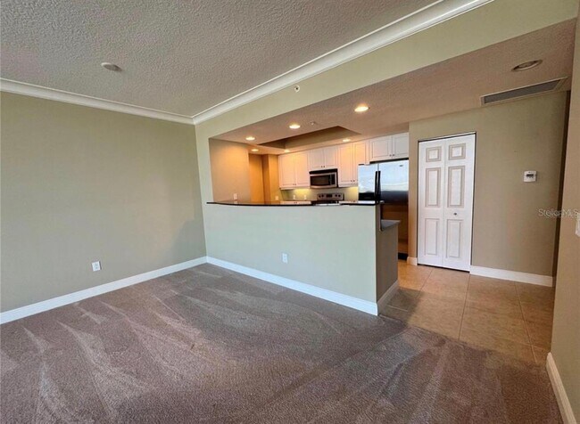 Building Photo - 800 N Tamiami Trl