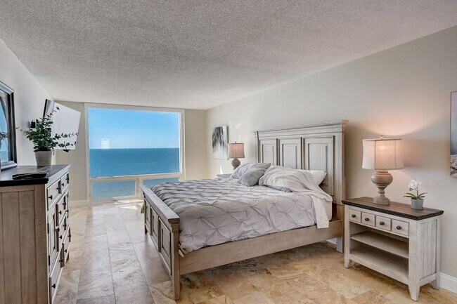 Building Photo - Seaside Serenity: Luxurious Gulf-Front Retreat on Southern Longboat Key