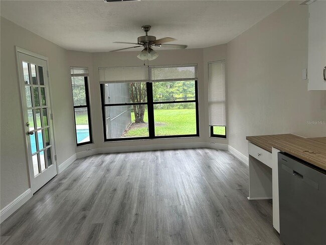 Building Photo - 484 E Maine Ave