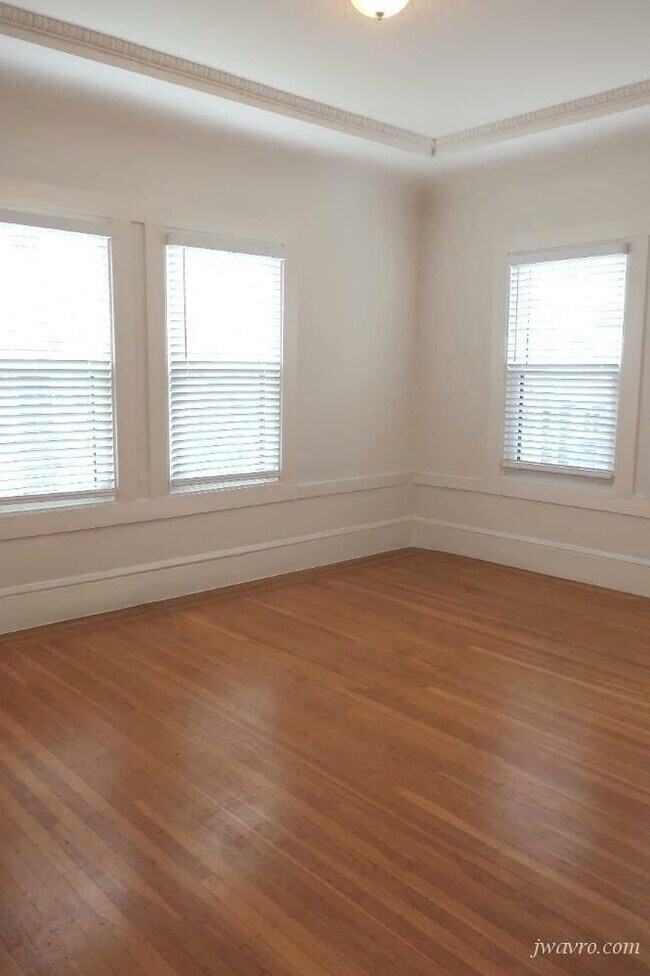 Building Photo - 598 12th Ave