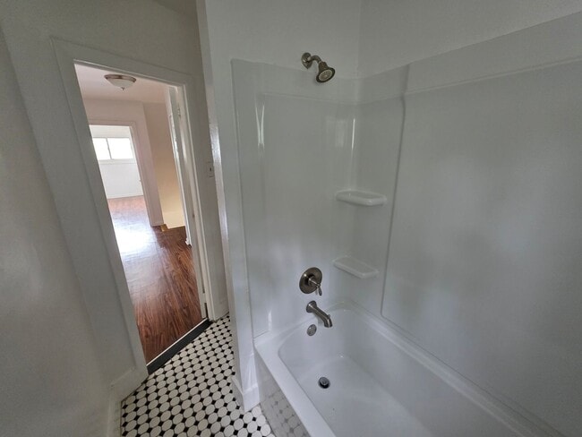 Building Photo - 66 Thorn Ln