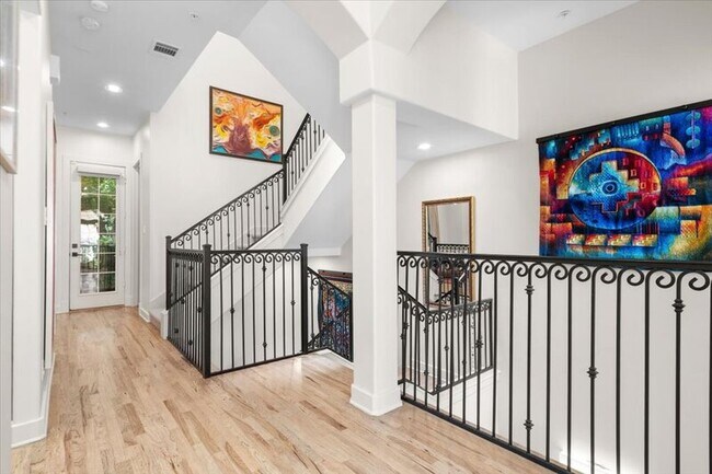 Building Photo - 1529 Barton Springs Rd