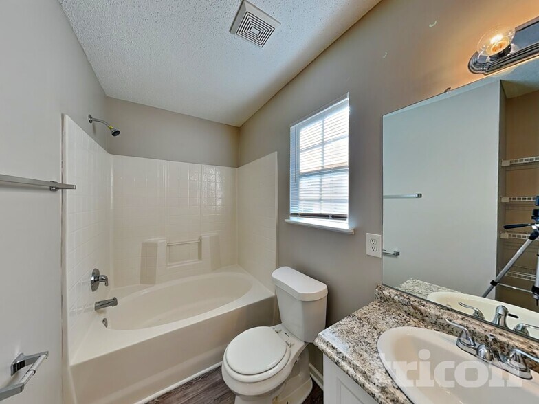 Building Photo - 2000 Lake Carolina Dr