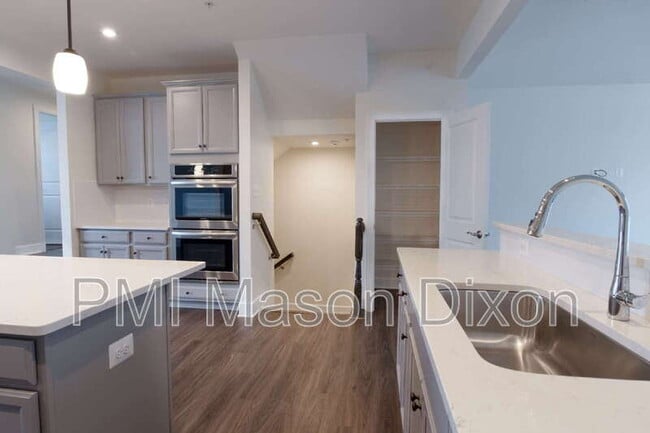 Building Photo - 9105 Fox Stream Way