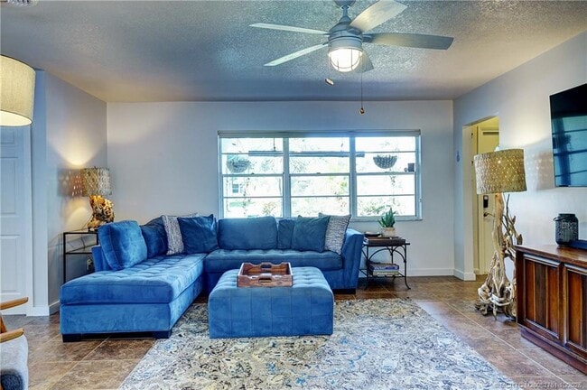 Building Photo - 905 SE Flamingo Ave