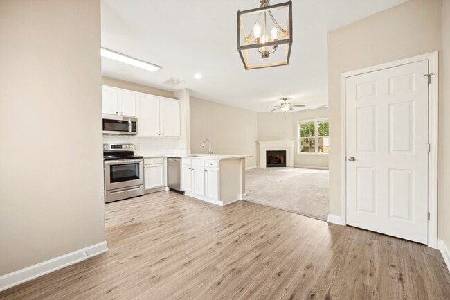 Building Photo - Renovated 2 bed 2.5 bath townhome in Holly Springs Arbor Creek community.