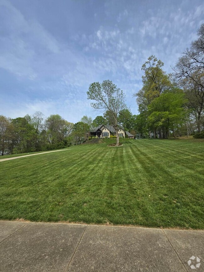 Building Photo - Luxury 4-Bedroom Home with Outdoor Oasis i...
