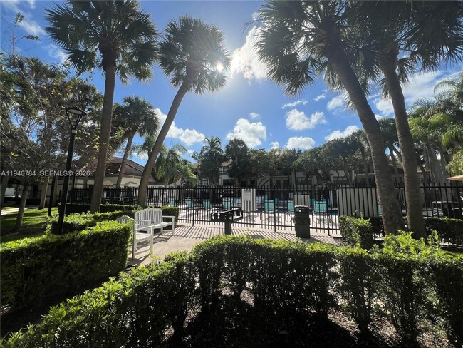 Building Photo - 550 S Park Rd