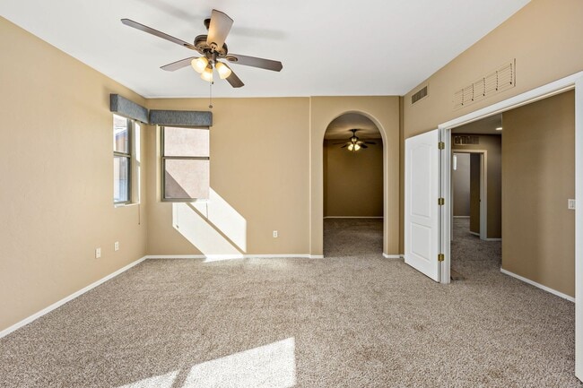 Building Photo - Paseo Estrella Gem at the base of Tucson icon A mountain! Minutes away from DownTown Tucson!