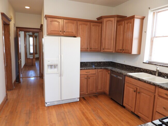 Building Photo - 5119 W Pensacola Ave