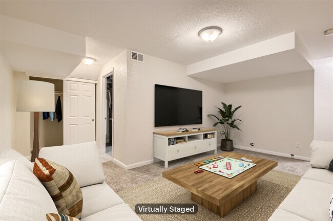 Building Photo - 1642 S Buckley Way