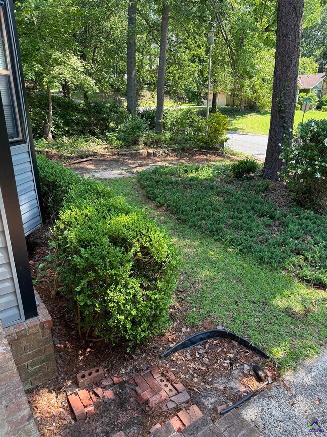 Building Photo - 421 Granada Terrace