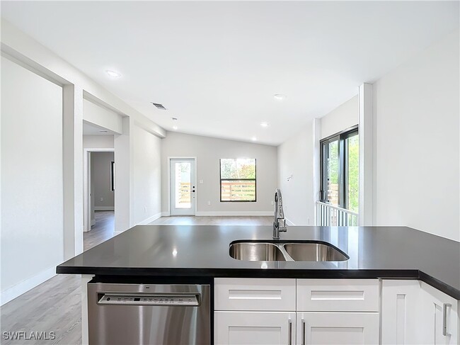 Building Photo - 2511 Storter Ave
