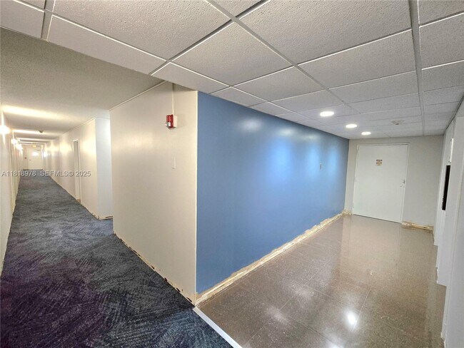 Building Photo - 2500 NE 135th St