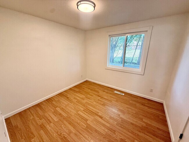 Building Photo - 1620 Ranae Dr