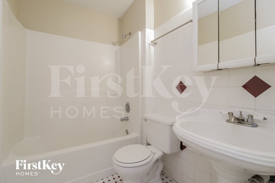 Building Photo - 541 Albatross Dr