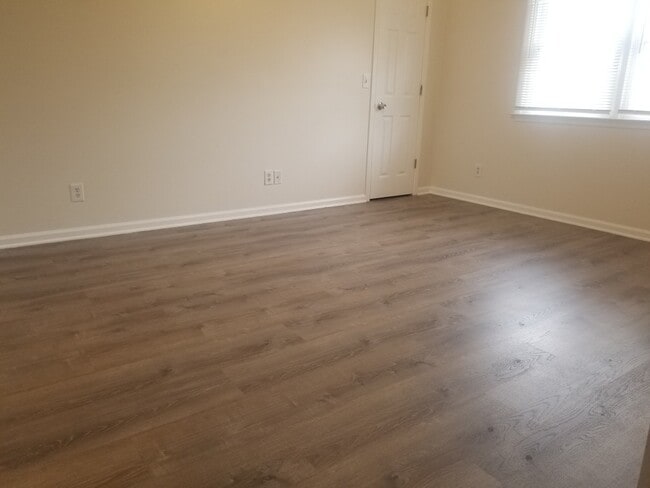 Building Photo - 918 6th St