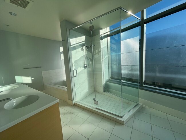 master bathroom 1 - 3601 S River Pky