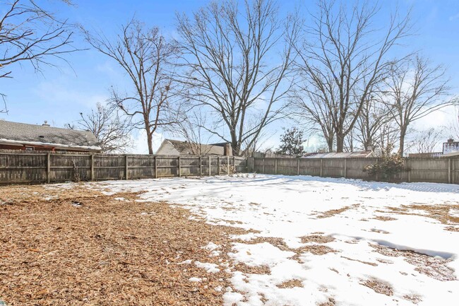 Building Photo - 3768 Stonehill Dr